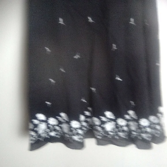 ANN TAYLOR Elegant Black Floral Dress SIZE 2 - Picture 6 of 9